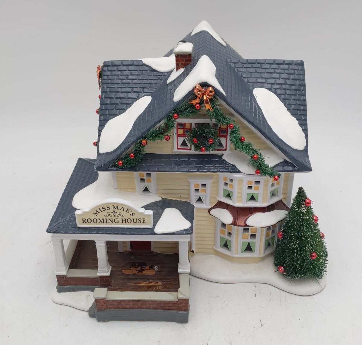 Dept 56 56.55622 Snow Village "Miss Mae's Rooming House" Ceramic Building EX/Box
