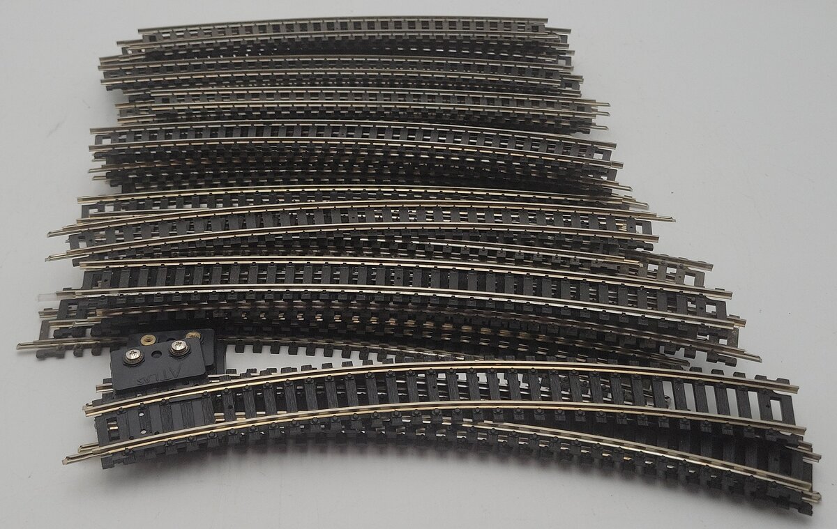 Atlas Ho Scale 18" Assorted Curved Track Sections [43] EX