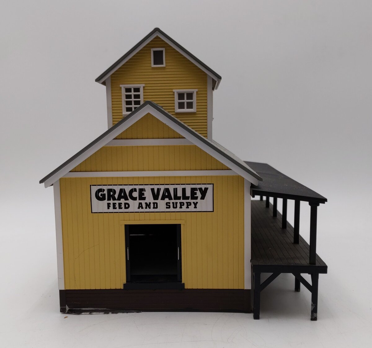 MTH 30-90082 O Grace Valley Feed and Supply Warehouse VG/Box