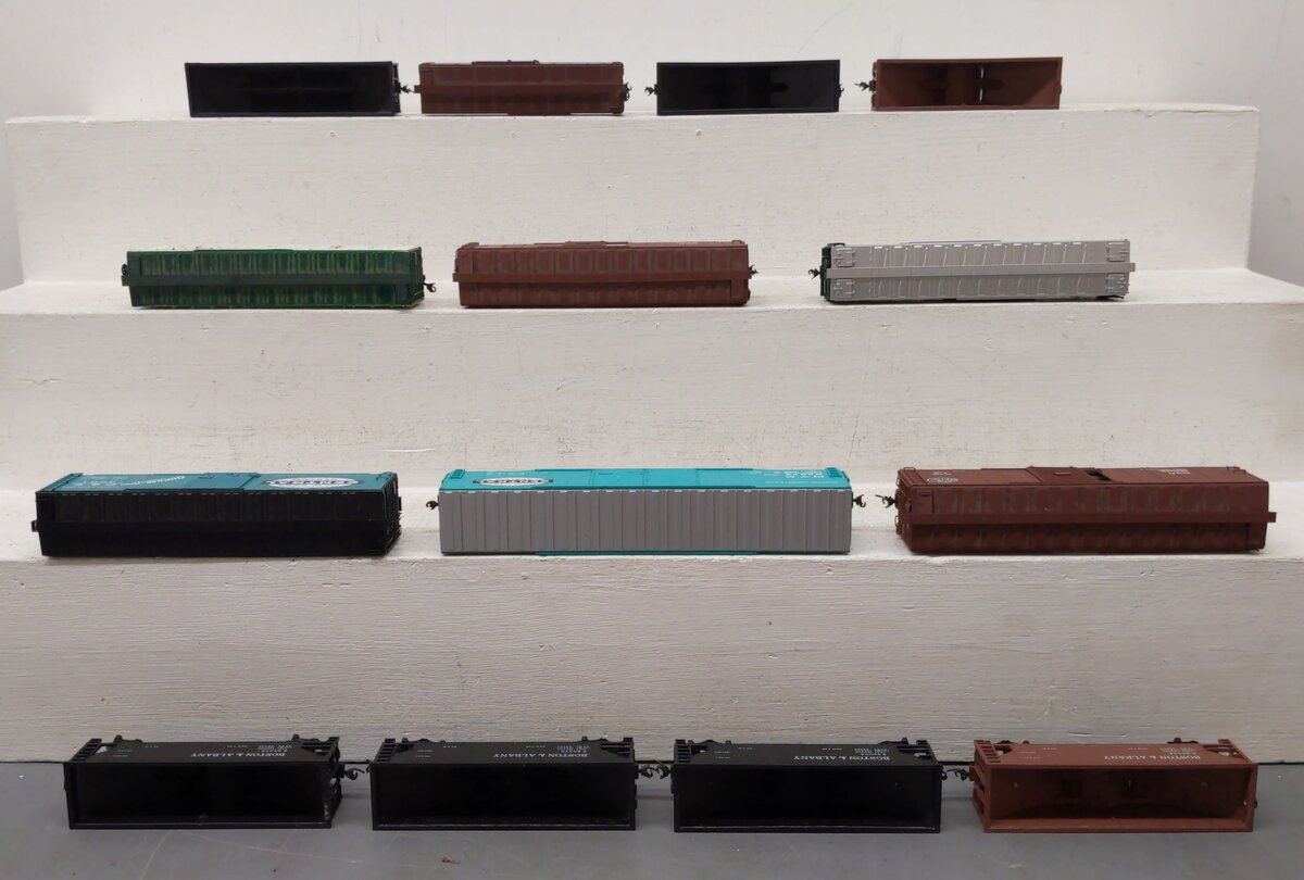 Lionel & Other HO Scale Freight Cars [14] VG