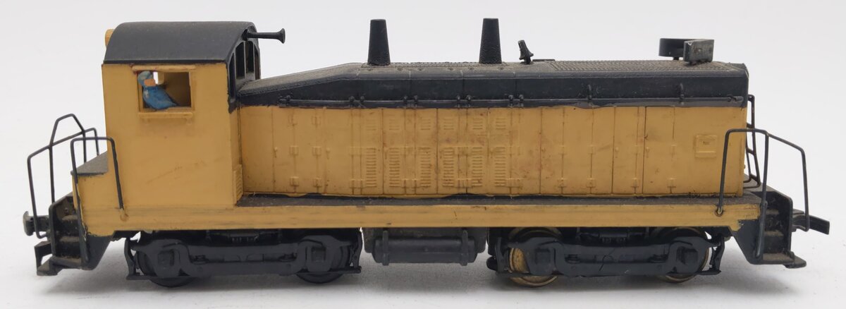Athearn HO Scale Vintage EMD NW2 Diesel Switcher - Custom Painted