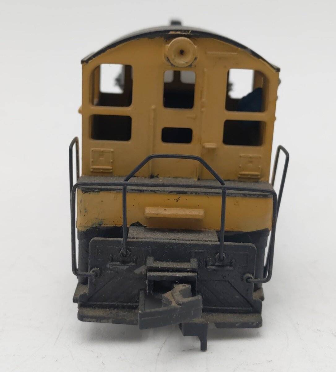 Athearn HO Scale Vintage EMD NW2 Diesel Switcher - Custom Painted