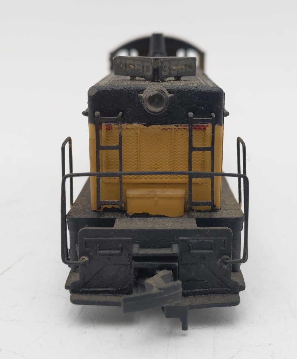 Athearn HO Scale Vintage EMD NW2 Diesel Switcher - Custom Painted