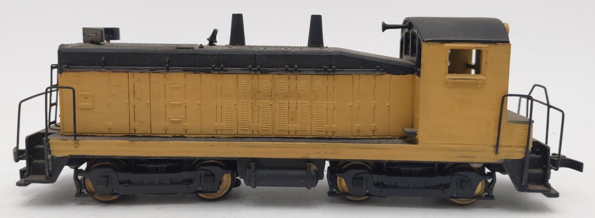 Athearn HO Scale Vintage EMD NW2 Diesel Switcher - Custom Painted