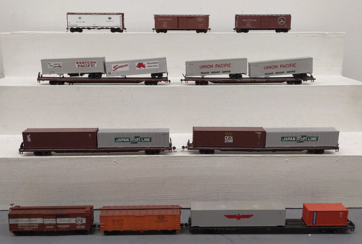 Assorted HO Scale Freight Cars [10] EX