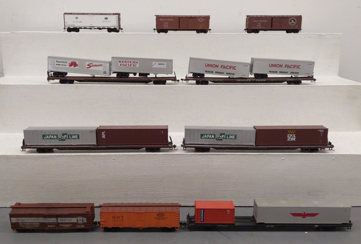 Assorted HO Scale Freight Cars [10] EX