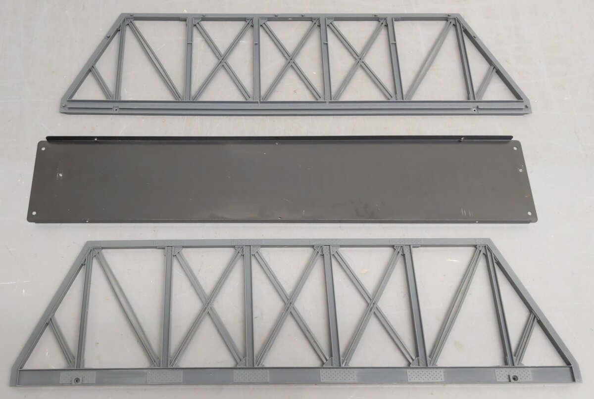 Lionel 6-12772 O Gauge Truss Bridge with Flasher and Piers VG/Box