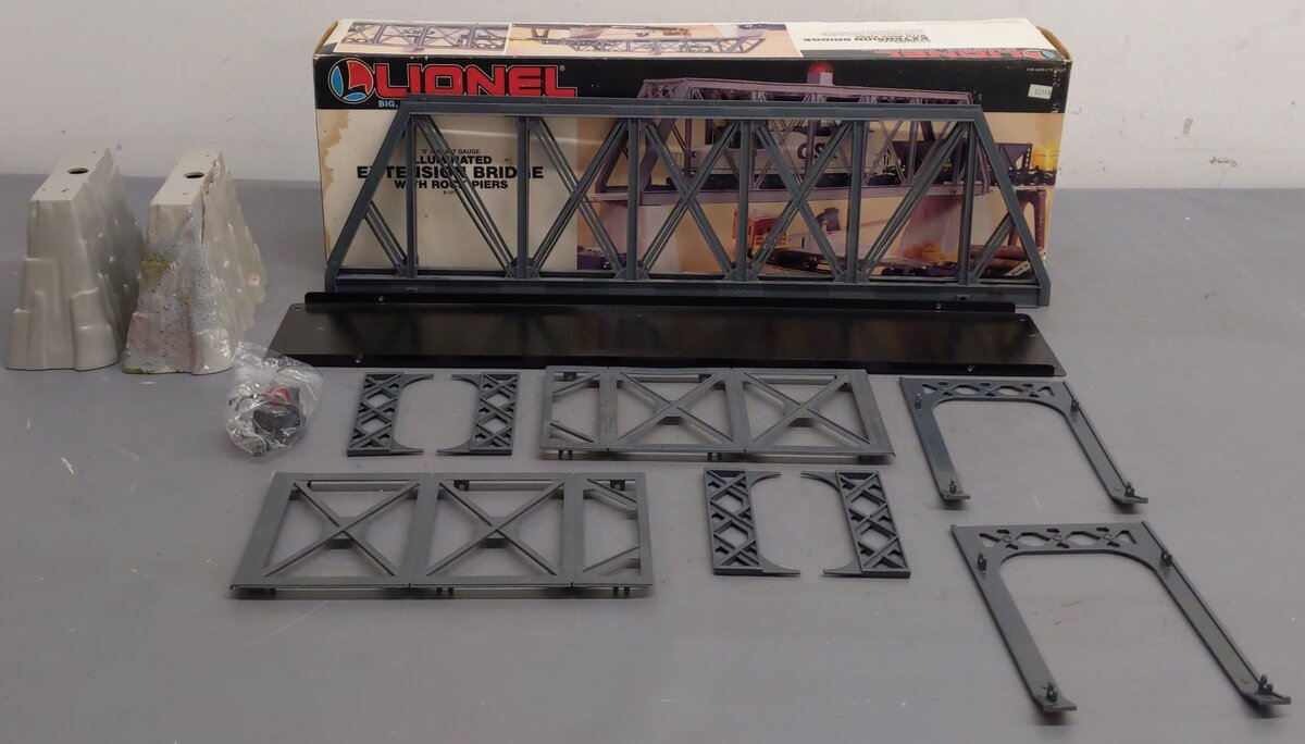 Lionel 6-12772 O Gauge Truss Bridge with Flasher and Piers VG/Box
