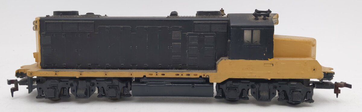 Athearn HO Scale Vintage EMD GP20 Diesel Locomotive - Custom