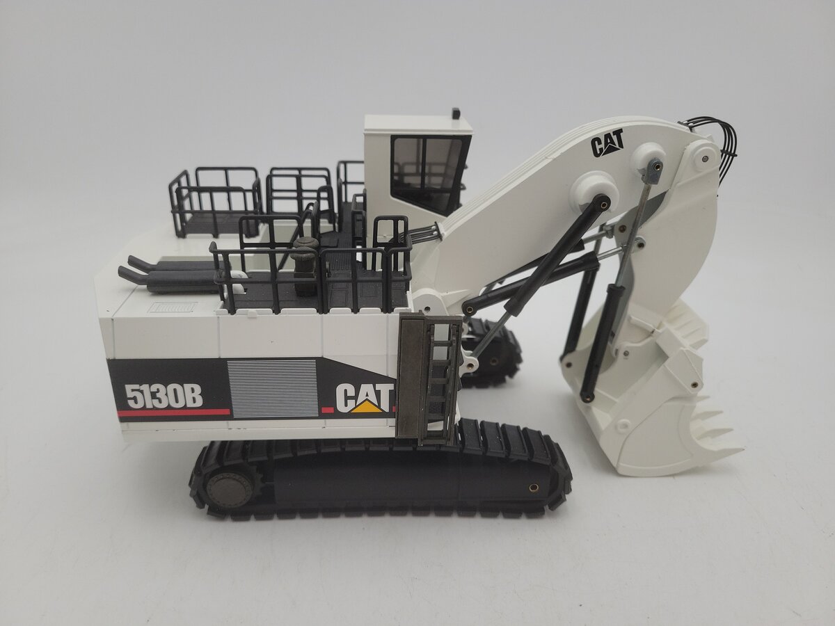 NZG 391 1:50 Diecast White Cat 5130 Hydraulic Shovel W/Movable Arm & Bucket EX/Box