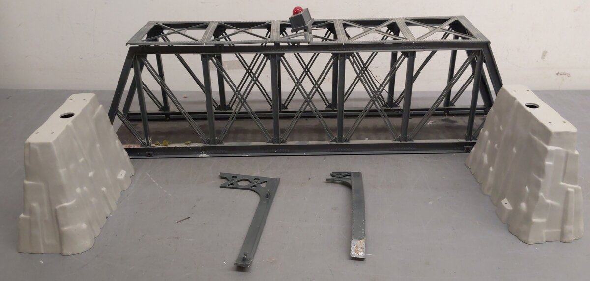 Lionel 6-12772 O Gauge Truss Bridge with Flasher and Piers -Assembled VG/Box