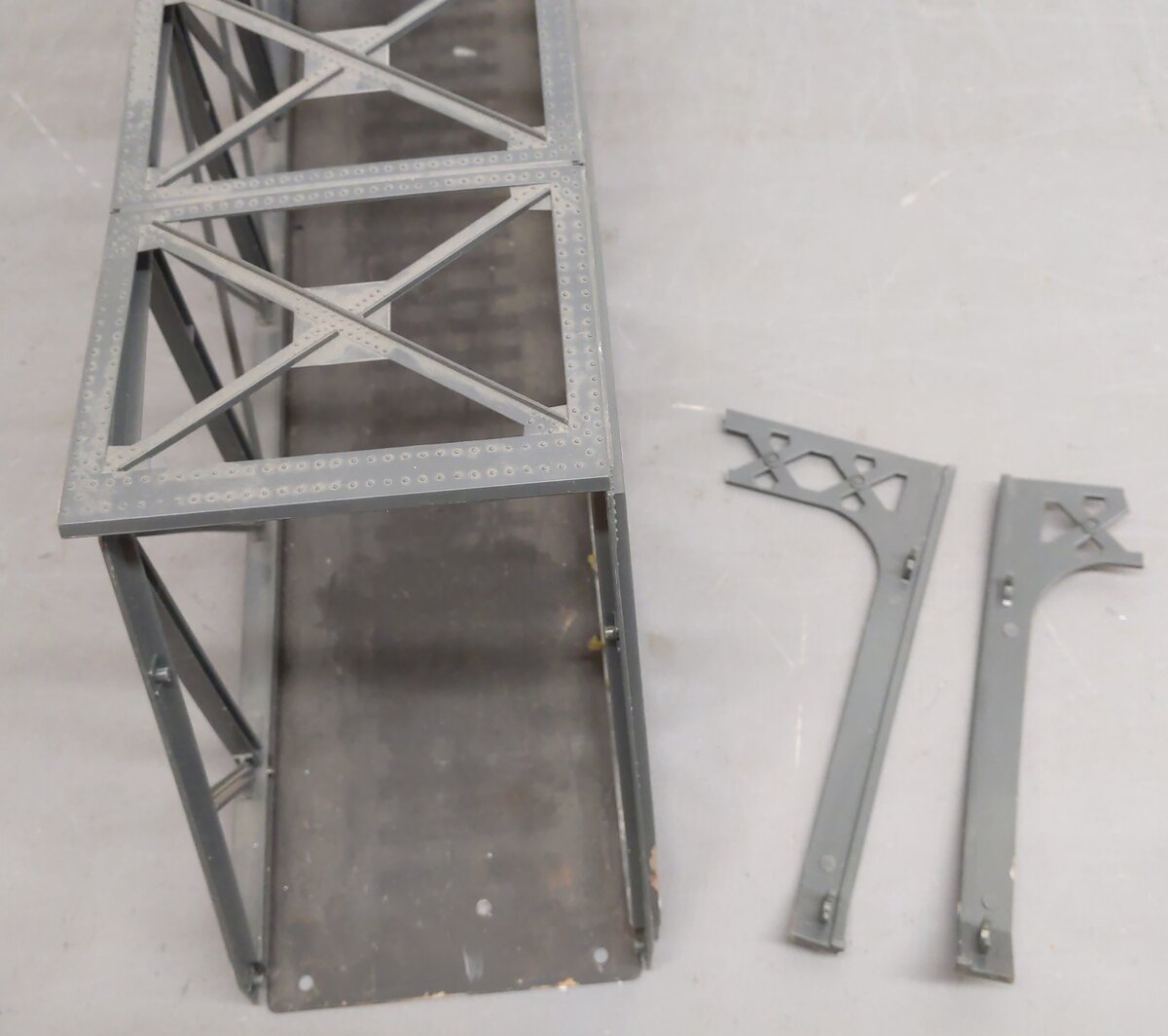 Lionel 6-12772 O Gauge Truss Bridge with Flasher and Piers -Assembled VG/Box