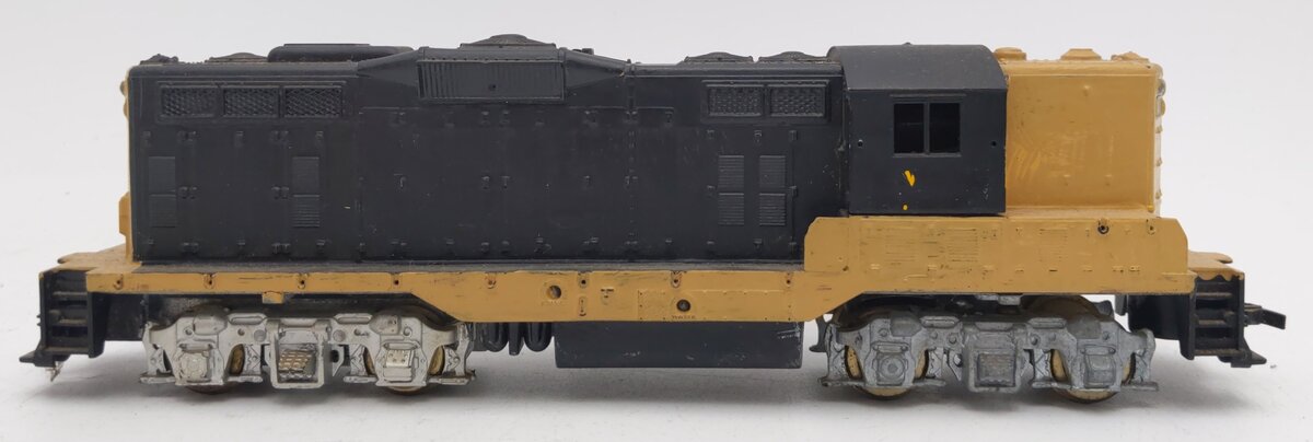 Tyco HO Scale Vintage EMD GP9 Diesel Locomotive - Custom