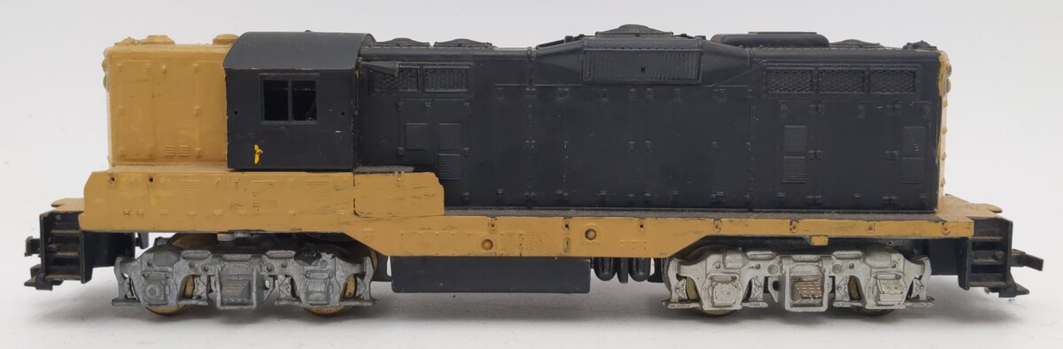 Tyco HO Scale Vintage EMD GP9 Diesel Locomotive - Custom