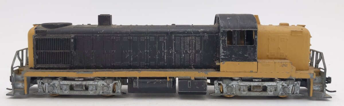 Hobby Town HO Scale Vintage Alco RS-3 Road Switcher Diesel Locomotive - Custom EX