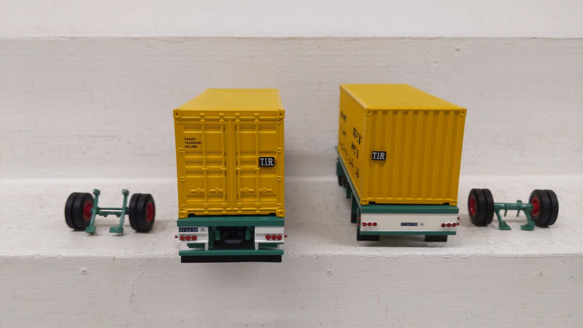 Tekno 71661 1:50 Scale DC Mack F700 Straight Truck W/2 20 Ft Containers Trailer VG/Box