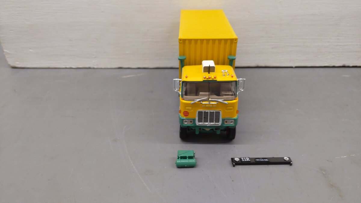 Tekno 71661 1:50 Scale DC Mack F700 Straight Truck W/2 20 Ft Containers Trailer VG/Box