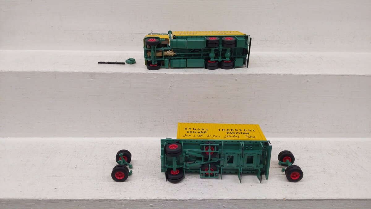 Tekno 71661 1:50 Scale DC Mack F700 Straight Truck W/2 20 Ft Containers Trailer VG/Box