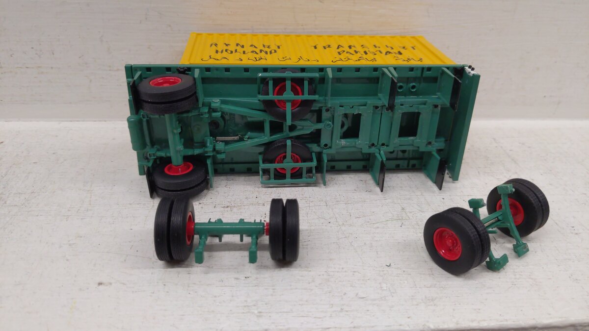 Tekno 71661 1:50 Scale DC Mack F700 Straight Truck W/2 20 Ft Containers Trailer VG/Box