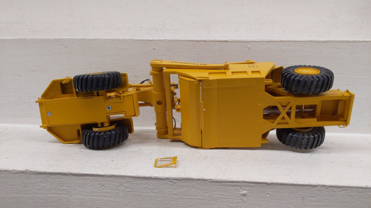 Acme 657 1:50 Scale Early Black Rat Caterpillar CAT657 Scraper Die Cast Model VG/Box