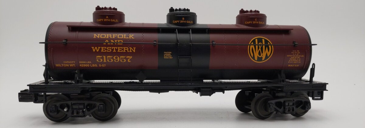 MTH 30-73237  O Gauge Norfolk & Western 3-Dome Tank Car LN/Box