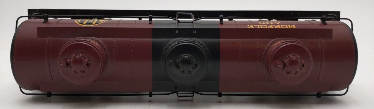 MTH 30-73237  O Gauge Norfolk & Western 3-Dome Tank Car LN/Box