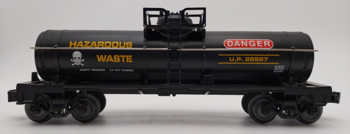 Lionel 6-81674 O Gauge Union Pacific Hazardous Waste Single-Dome Tank Car #28957 EX/Box