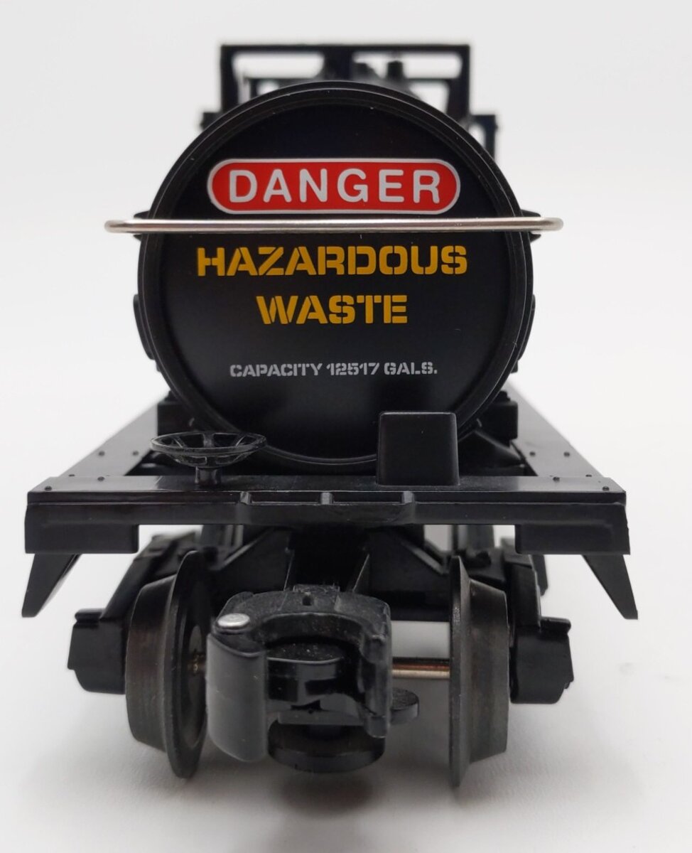 Lionel 6-81674 O Gauge Union Pacific Hazardous Waste Single-Dome Tank Car #28957 EX/Box