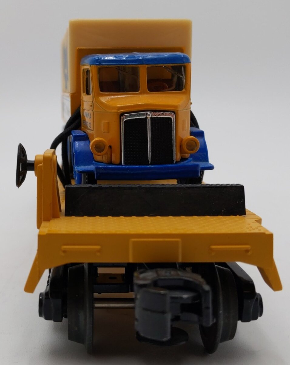 MTH 30-76122 O Gauge Milwaukee Road Flatcar With 2 Box Trucks #60 EX/Box