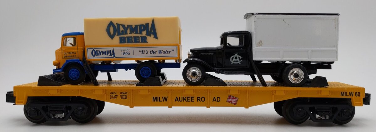 MTH 30-76122 O Gauge Milwaukee Road Flatcar With 2 Box Trucks #60 EX/Box