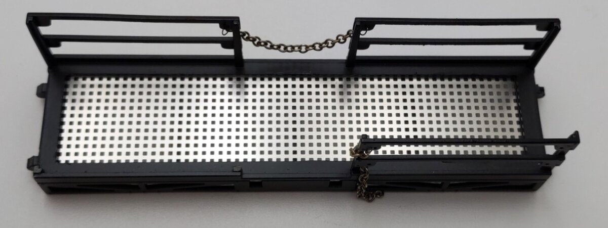 Lionel 2129210 O Assembled Plug-Expand-Play Area 51 Elevated Oil Tank EX/Box