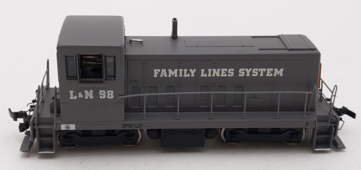 Spectrum 81107 Louisville & Nashville GE 70 Ton Diesel Locomotive #98 EX/Box