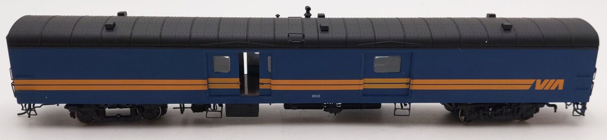 Rapido Trains 106006 HO Via Rail Canada 73' 6