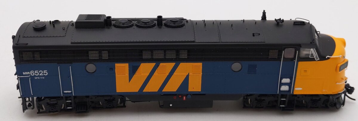 Rapido Trains 220522 HO VIA Rail Canada True North Diesel FP9A GPA-17d #6519 EX/Box
