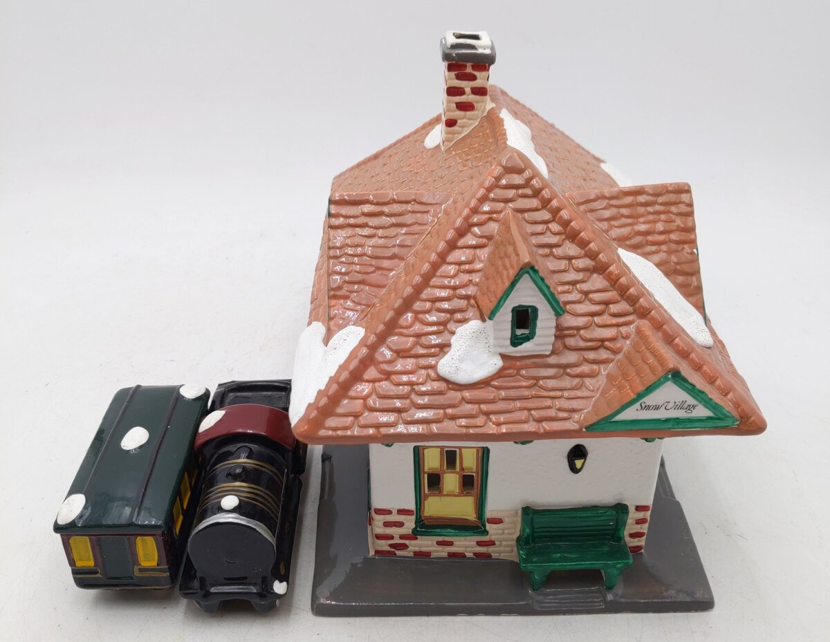 Dept 56 5122-5 Village Station and Train EX/Box