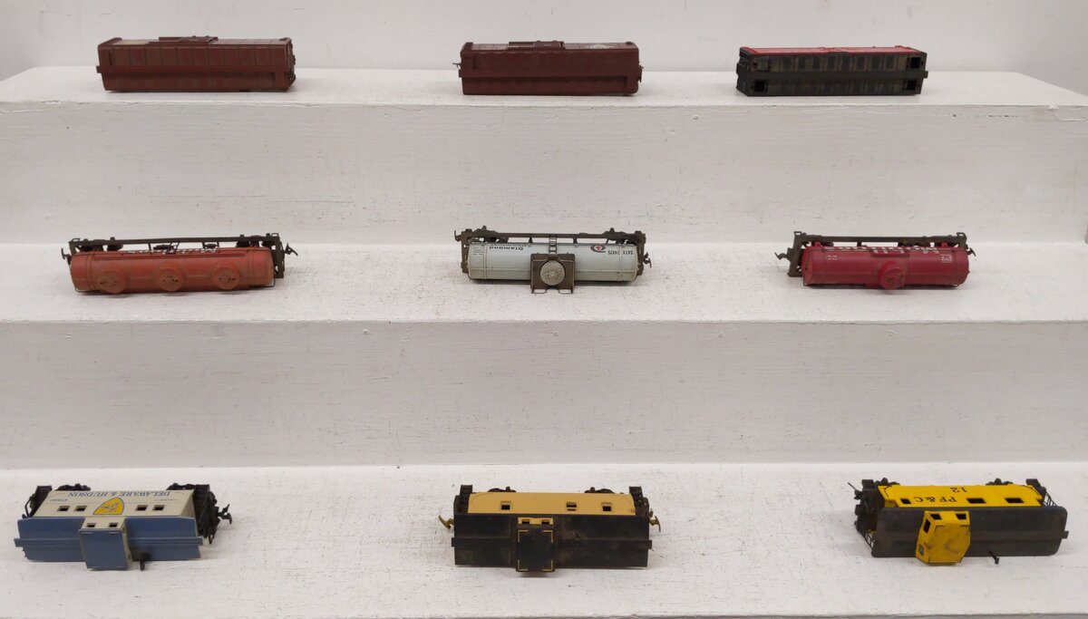 HO Scale Assorted Freight Cars [9] VG