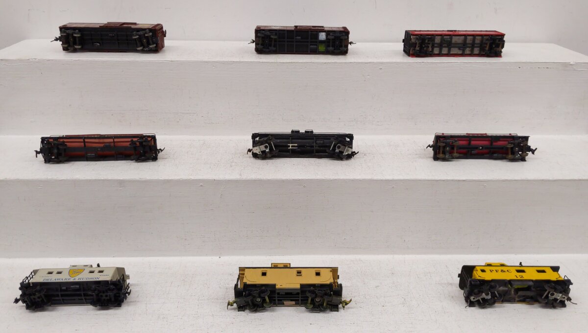 HO Scale Assorted Freight Cars [9] VG
