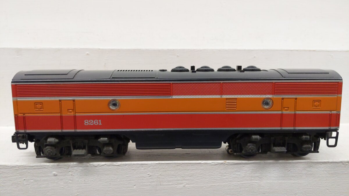 Lionel 6-8261 O SP Daylight F3 Non-Powered B-Unit Diesel Locomotive w/Sound EX/Box
