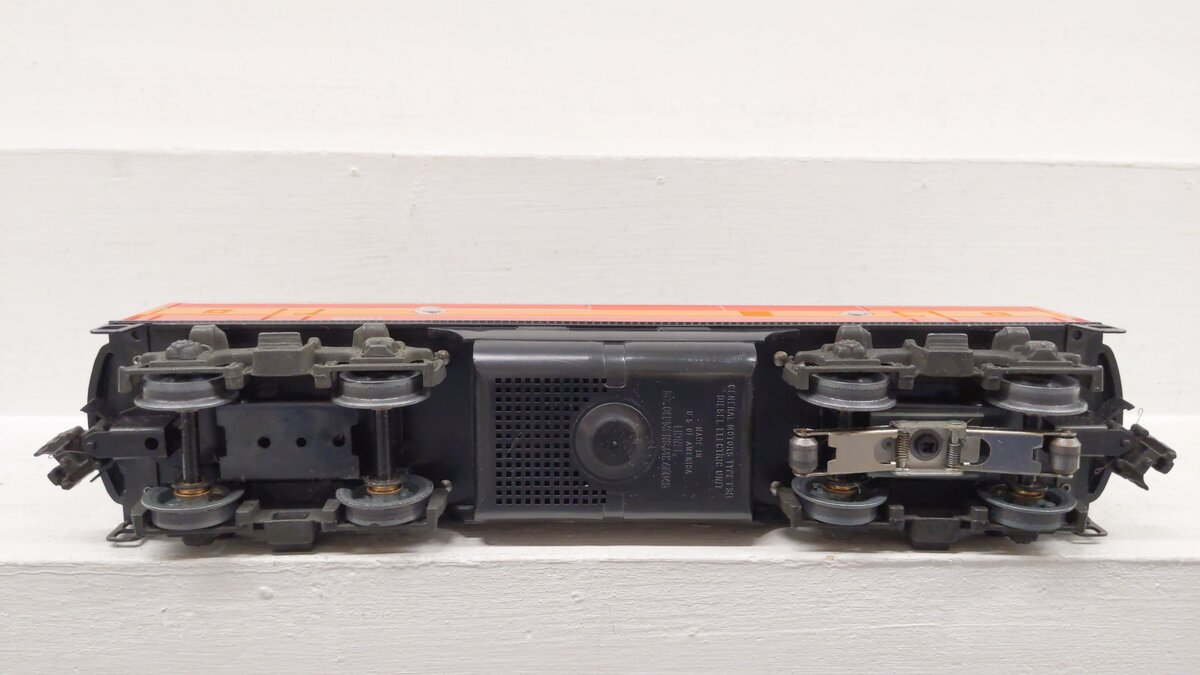 Lionel 6-8261 O SP Daylight F3 Non-Powered B-Unit Diesel Locomotive w/Sound EX/Box