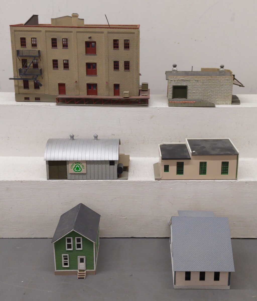 Assorted HO Scale Buildings [6] EX