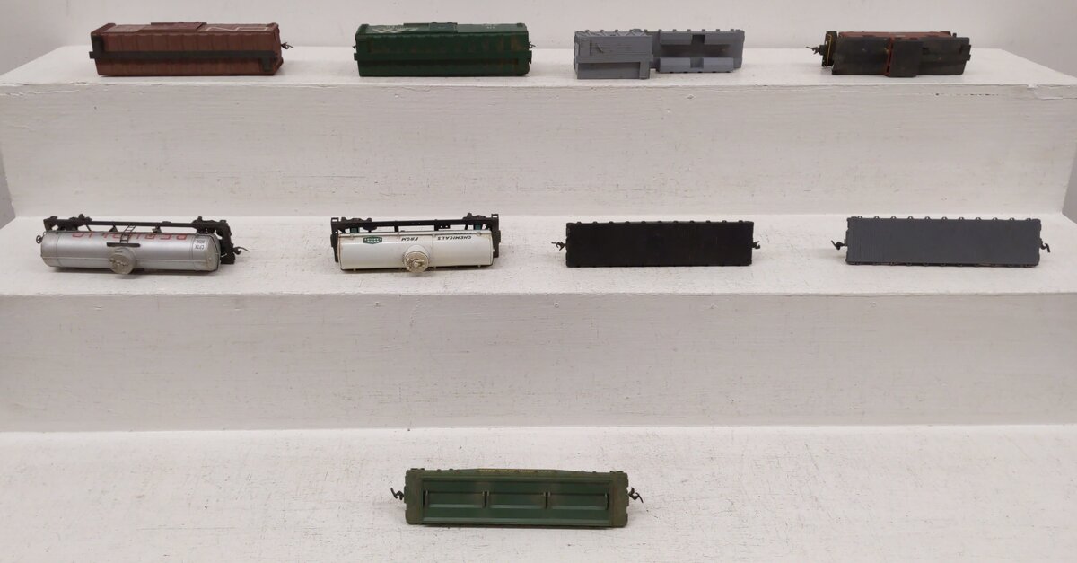 HO Scale Assorted Freight Cars [9] VG