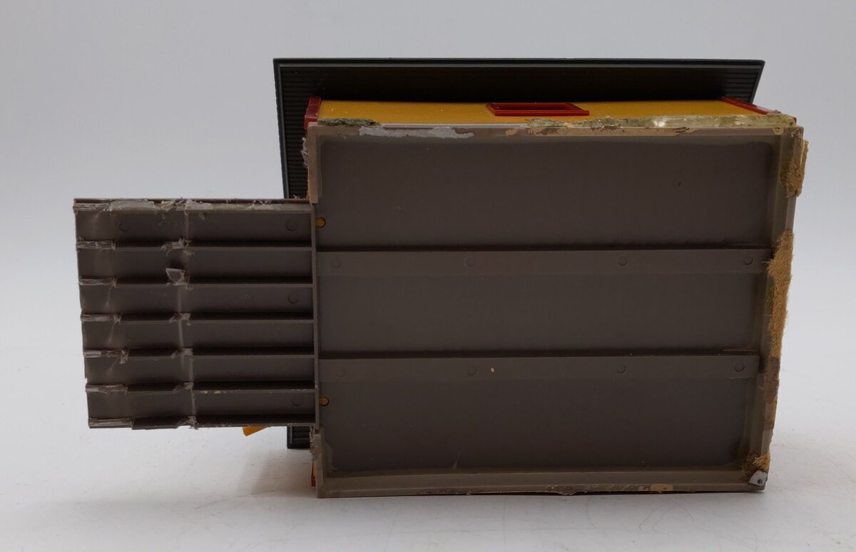 Walthers 933-2701 O / O27 Scale Built-Up Speeder Shed/Box
