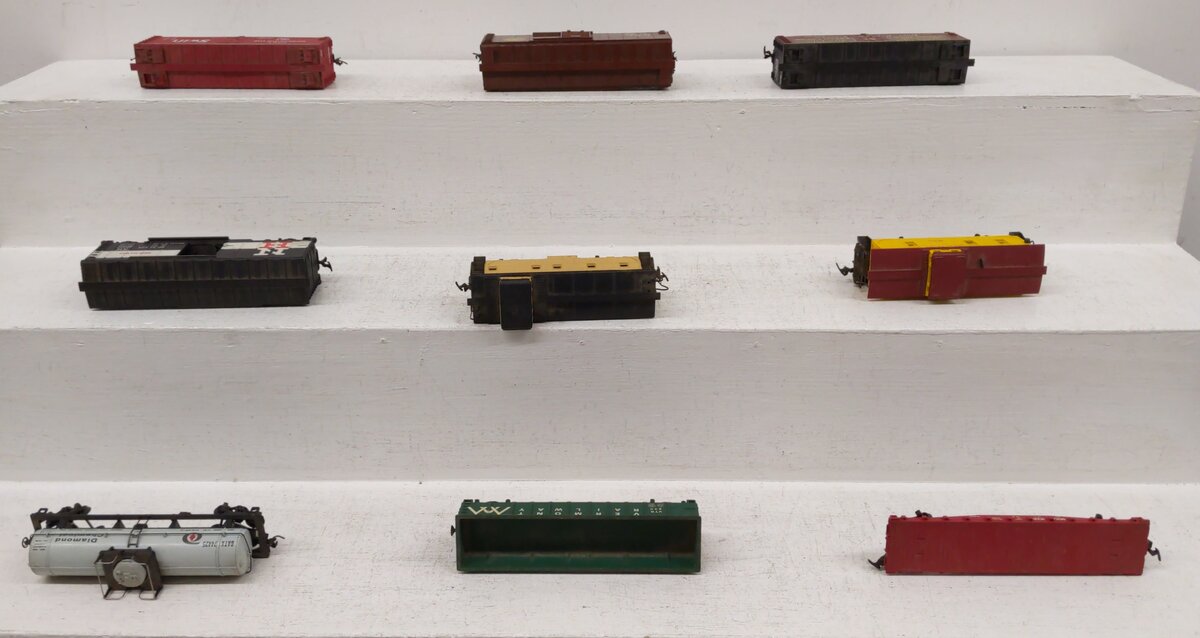 HO Scale Assorted Freight Cars [9] VG