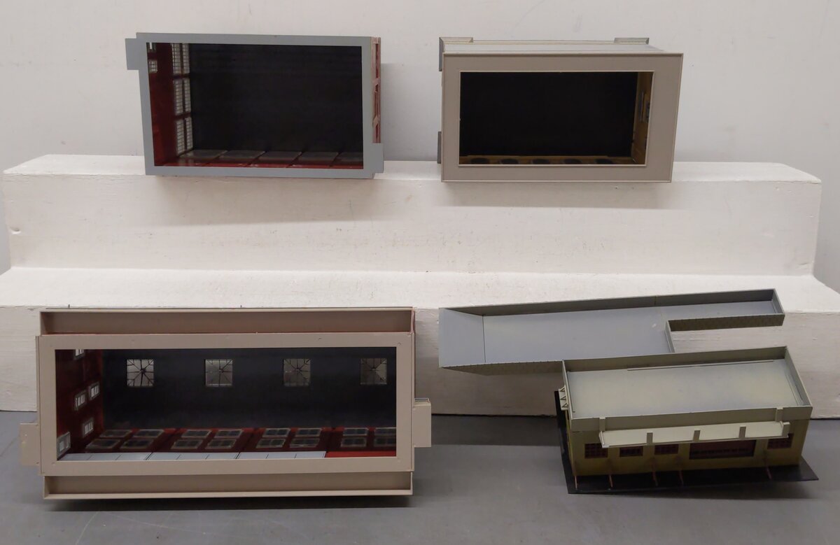 Assorted HO Scale Buildings [4] EX