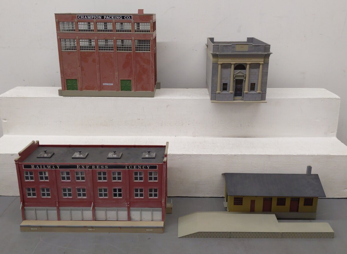 Assorted HO Scale Buildings [4] EX