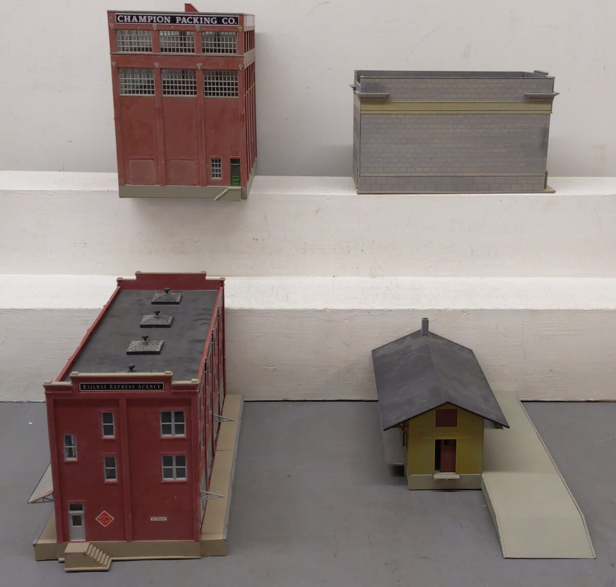 Assorted HO Scale Buildings [4] EX