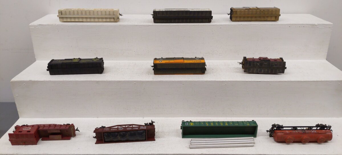 HO Scale Assorted Freight Cars [10] VG