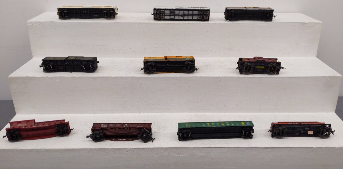 HO Scale Assorted Freight Cars [10] VG