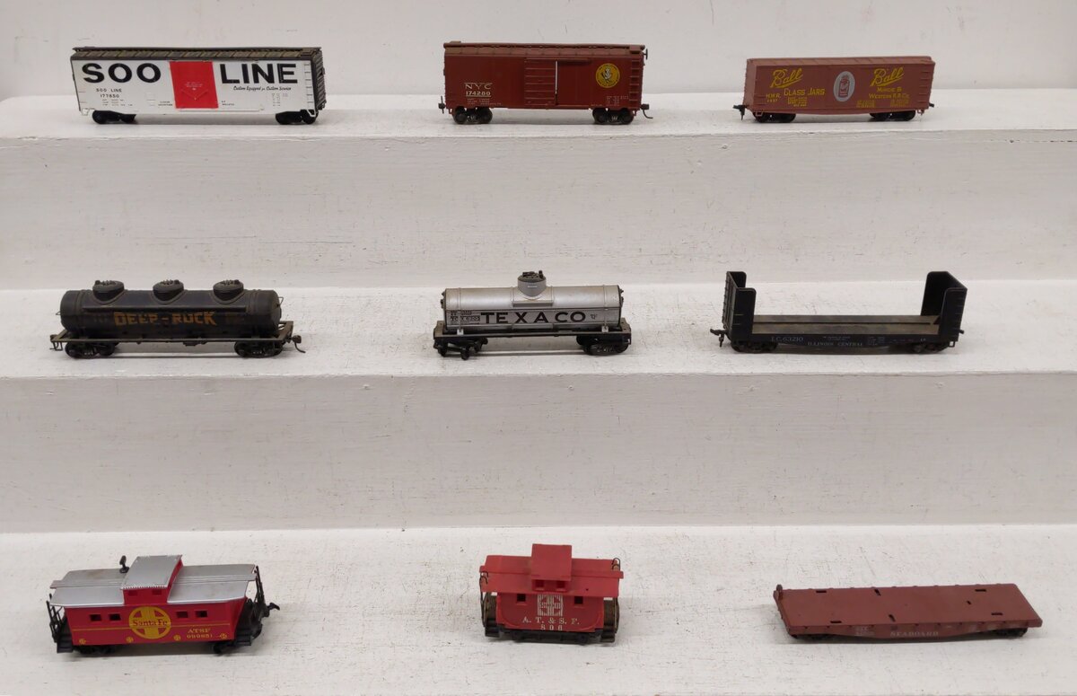 HO Scale Assorted Freight Cars [9] VG