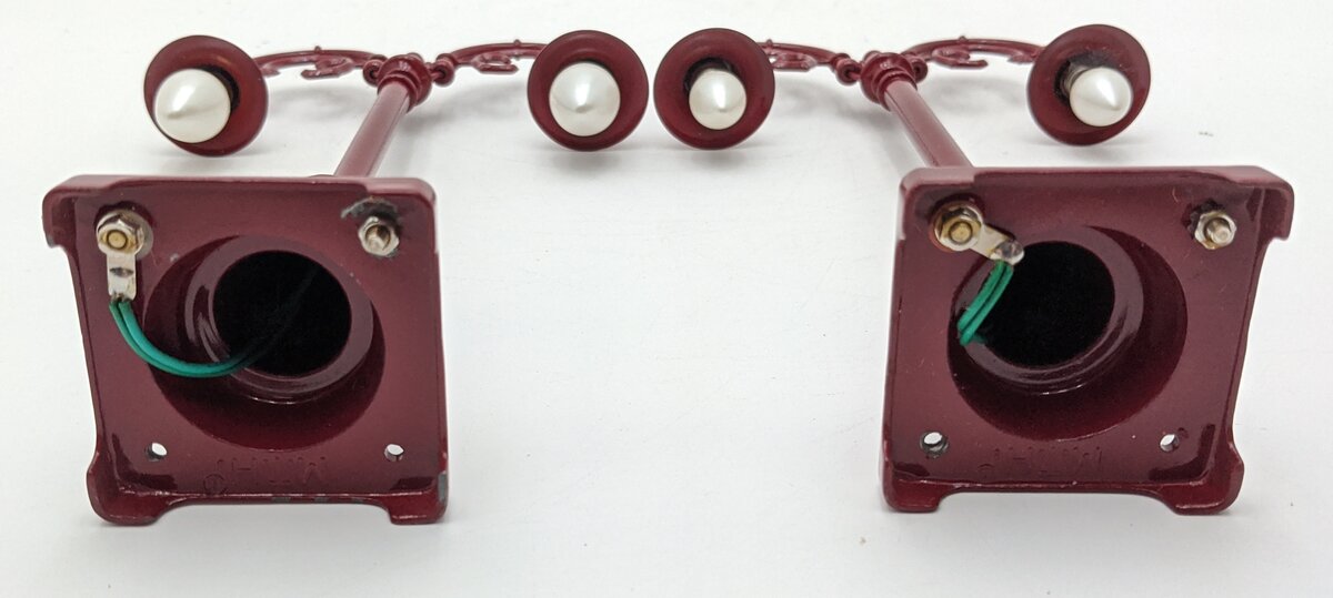 MTH 20-1019 O Gauge No.54 Maroon Lamp Post Set (Set of 2) VG/Box